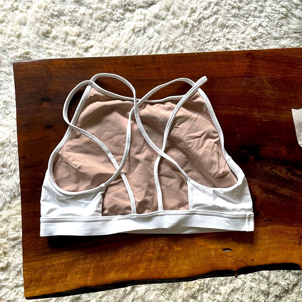 Women’s soft strappy sports bra